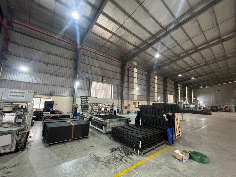 Nhà máy sản xuất gỗ nhựa